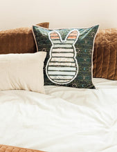 Load image into Gallery viewer, Peekaboo Bunny Pillow Kit with Pattern
